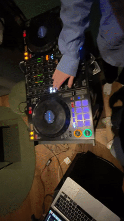 DJ performs private set in Huixquilucan de Degollado