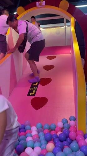 Indoor playground session in Panyu District with kids and adults