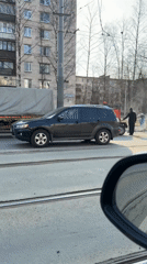 Traffic and utility work observed on Sankt-Peterburg road