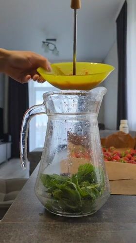 Homemade strawberry-mint drink preparation documented in Russian village
