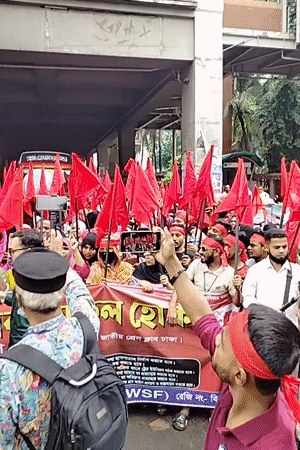 Red flag protest rally draws crowds under Dhaka overpass