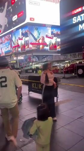 Early morning pedestrian activity recorded in Times Square
