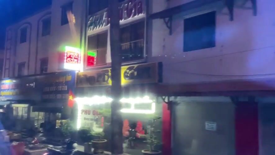 Evening street scenes captured in Vietnam's Phu Thuy Ward