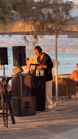 Sunset vibes on the Perea waterfront: DJ sets, paddleboards, seaside drinks