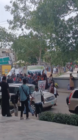 Graduation ceremony draws large crowds at Lagos college campus