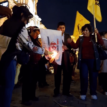 Anti-Fujimori protesters burn flags in Arequipa as police maintain security