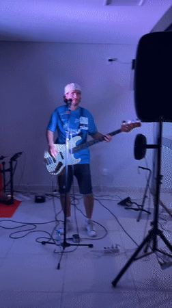 Band performs with burrito dinner in Florianópolis