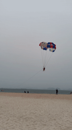 Beach gathering in Bai Chay Ward on overcast morning