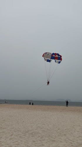 Beach gathering in Bai Chay Ward on overcast morning