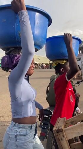 Daily life documented in Gwong Nigeria street markets
