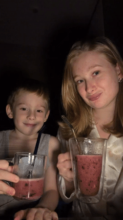 Smoothie preparation and sharing captured in Rossiyskiy, Russia