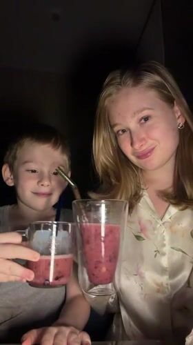 Smoothie preparation and sharing captured in Rossiyskiy, Russia