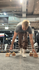Young man documents handstand workout at Essen gym