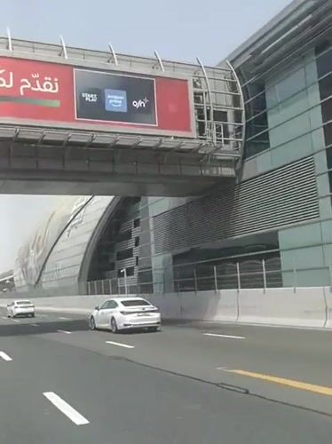 Deliveroo driver spotted on Dubai highway during morning delivery