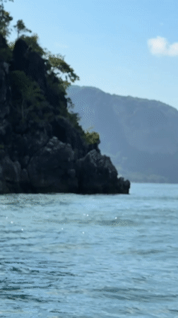 Island hopping boat trip near Ban Klong Haeng, Thailand