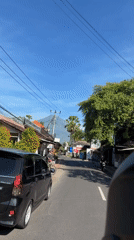 Morning scenes captured in Abang: street travel and breakfast