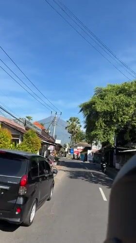 Morning scenes captured in Abang: street travel and breakfast