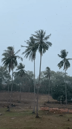 Heavy rain and winds hit Baan Hua Thanon, Thailand