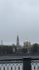 Rainy day traffic documented in central Moscow