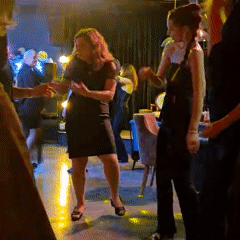 Social gathering with dancing, karaoke documented in Kemerovo venue