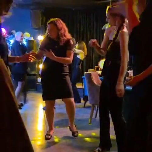Social gathering with dancing, karaoke documented in Kemerovo venue