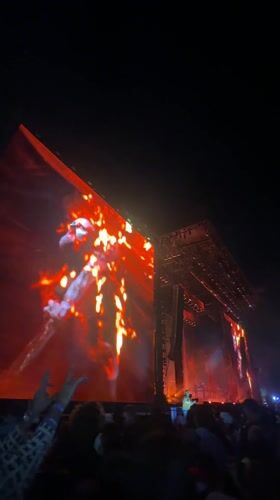 Nighttime concert draws large crowd in La Quinta, California