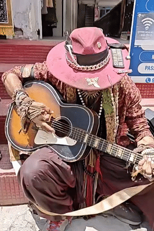 Mountain town morning: street music and tourism in Himachal Pradesh