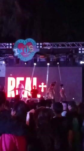 Real Caga performs at nighttime I Muse Santiago outdoor concert