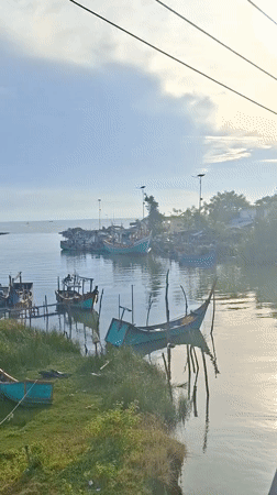 Keude harbor and river bridge in quiet daylight
