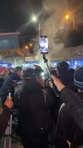 Nighttime street market draws crowds in La Paz, Bolivia