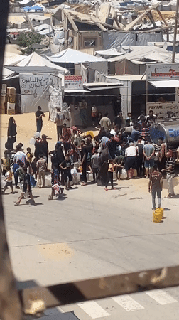 Khan Yunis: water lines and flatbread in a displacement camp