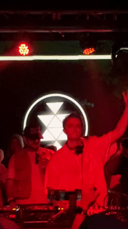 DJ draws enthusiastic crowd at Homestead performance