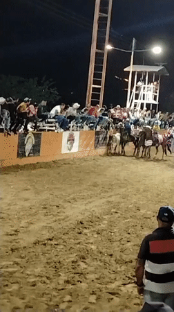 Nighttime rodeo draws crowds in Tinaquillo, Venezuela