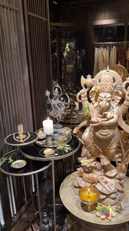 Woman shops for dresses, motorcycle rides captured in Ubud