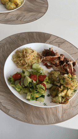 Lunch and household chores on a quiet afternoon in Novgorod