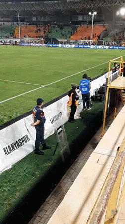 Soccer match draws crowds, police presence in Alanya stadium