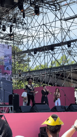 Outdoor music festival draws crowds in Seoul