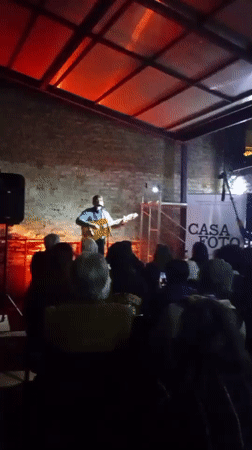 Late-night acoustic concert series performed in Santiago venue