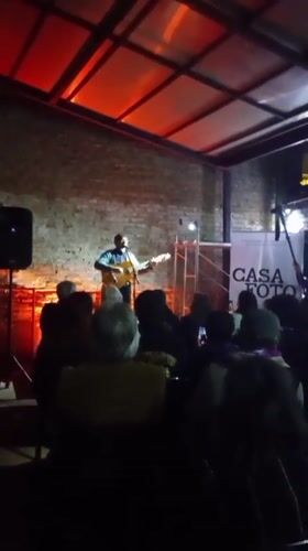 Late-night acoustic concert series performed in Santiago venue