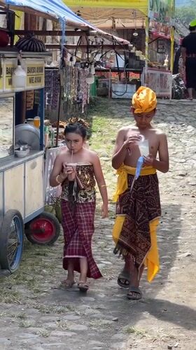 Morning market life documented in Manggis, Indonesia