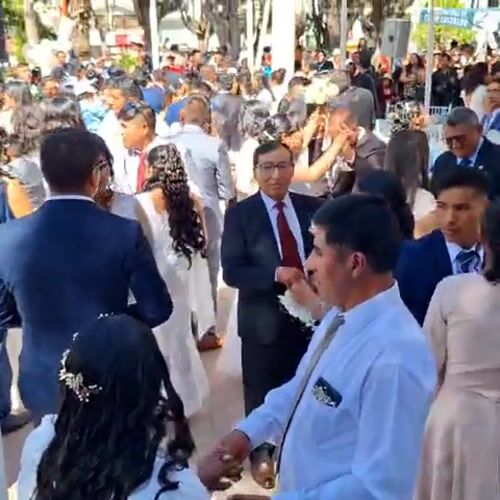 Mass wedding ceremony celebrates multiple couples in Cerro Colorado, Peru