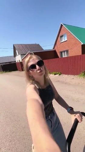 Woman documents morning walk through Sterlitamak neighborhoods