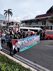 Pro-Prabowo rally fills Pati streets with flags and MBG support banners