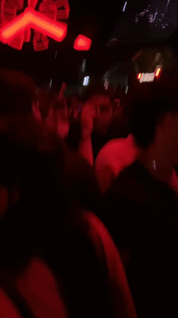 Late-night crowd at Il Muretto, Jesolo, lights and dancing