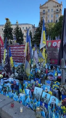 Kyiv's Independence Square blends patriotic art with wartime remembrance