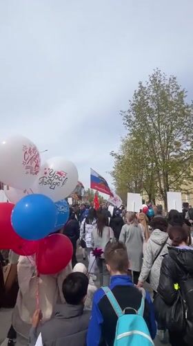 Memorial parade held in Kingisepp with flowers and flags