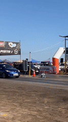 Drag race between Mazda and SUV draws crowds in Arica