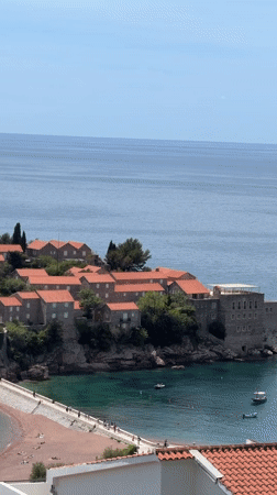 Tourist captures scenic video of Sveti Stefan resort island