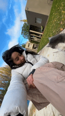 Woman documents quiet afternoon with cat in Trelew, Argentina