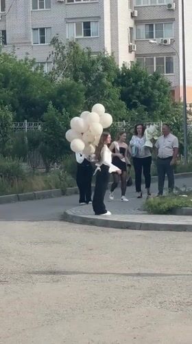 Victory Day ceremony draws school children to Astrakhan building